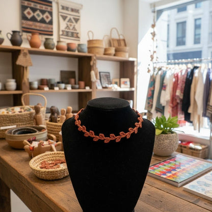 Choker Artesanal de Micromacramé en Hilo Encerado Rojo - My Cuqui Shop