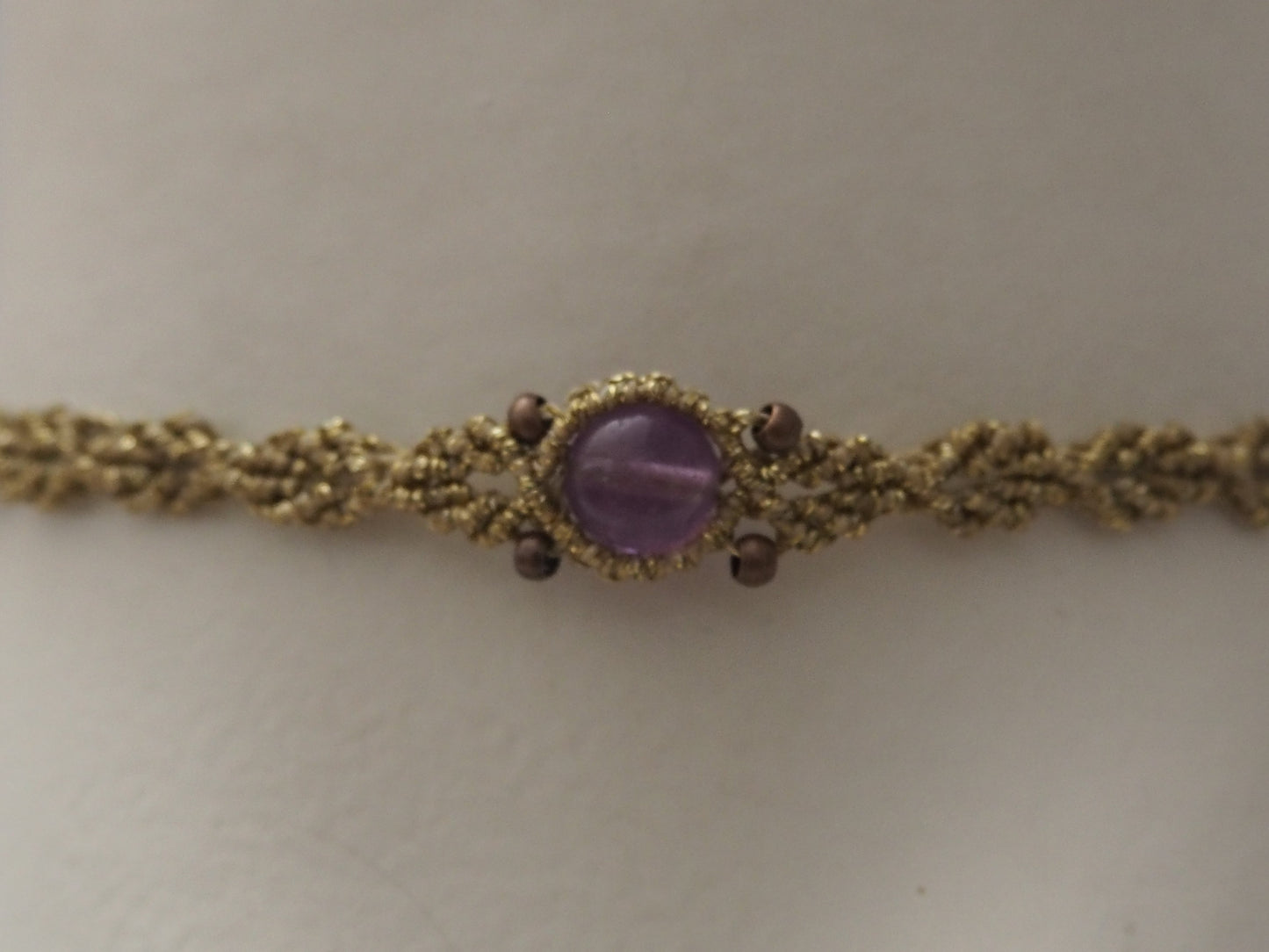 Choker Glamour "Corona Violeta": Amatista y Hilo Encerado Dorado - My Cuqui Shop #