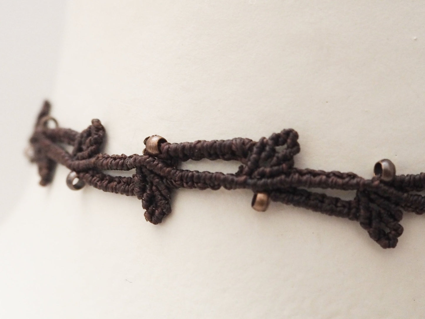 Choker  "Hojas" en hilo encerado color marrón - My Cuqui Shop #