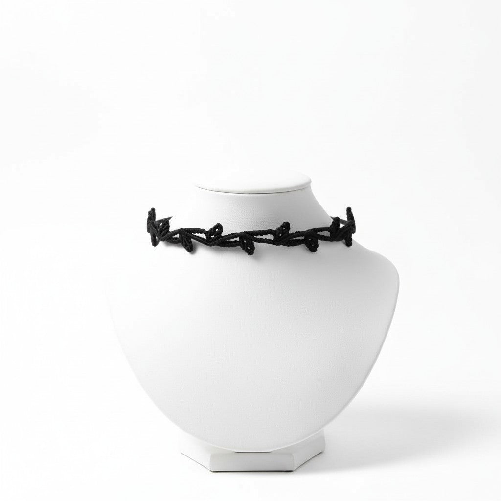 Choker "Hojas" en hilo negro y pequeñas cuentas de metal - My Cuqui Shop #