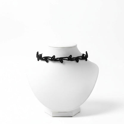 Choker "Hojas" en hilo negro y pequeñas cuentas de metal - My Cuqui Shop #