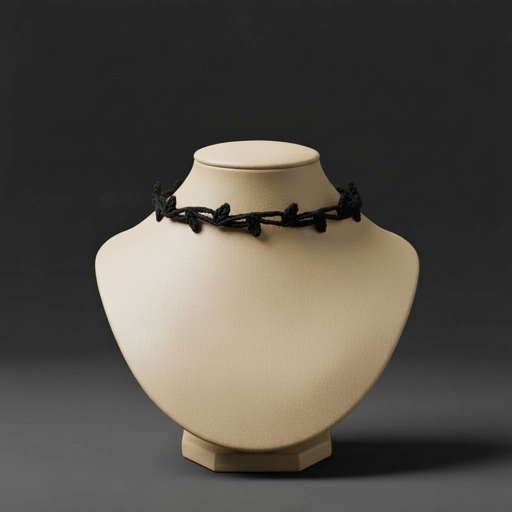 Choker "Hojas" en hilo negro y pequeñas cuentas de metal - My Cuqui Shop #