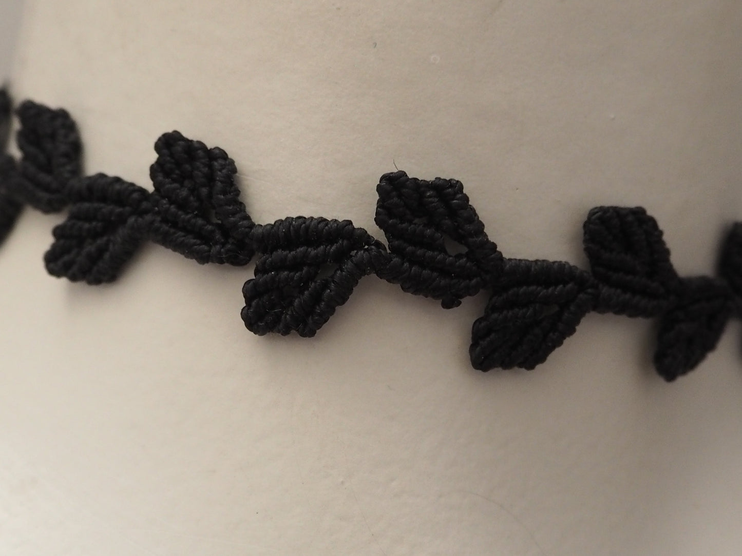 Choker "Hojas" hilo encerado color negro - My Cuqui Shop #