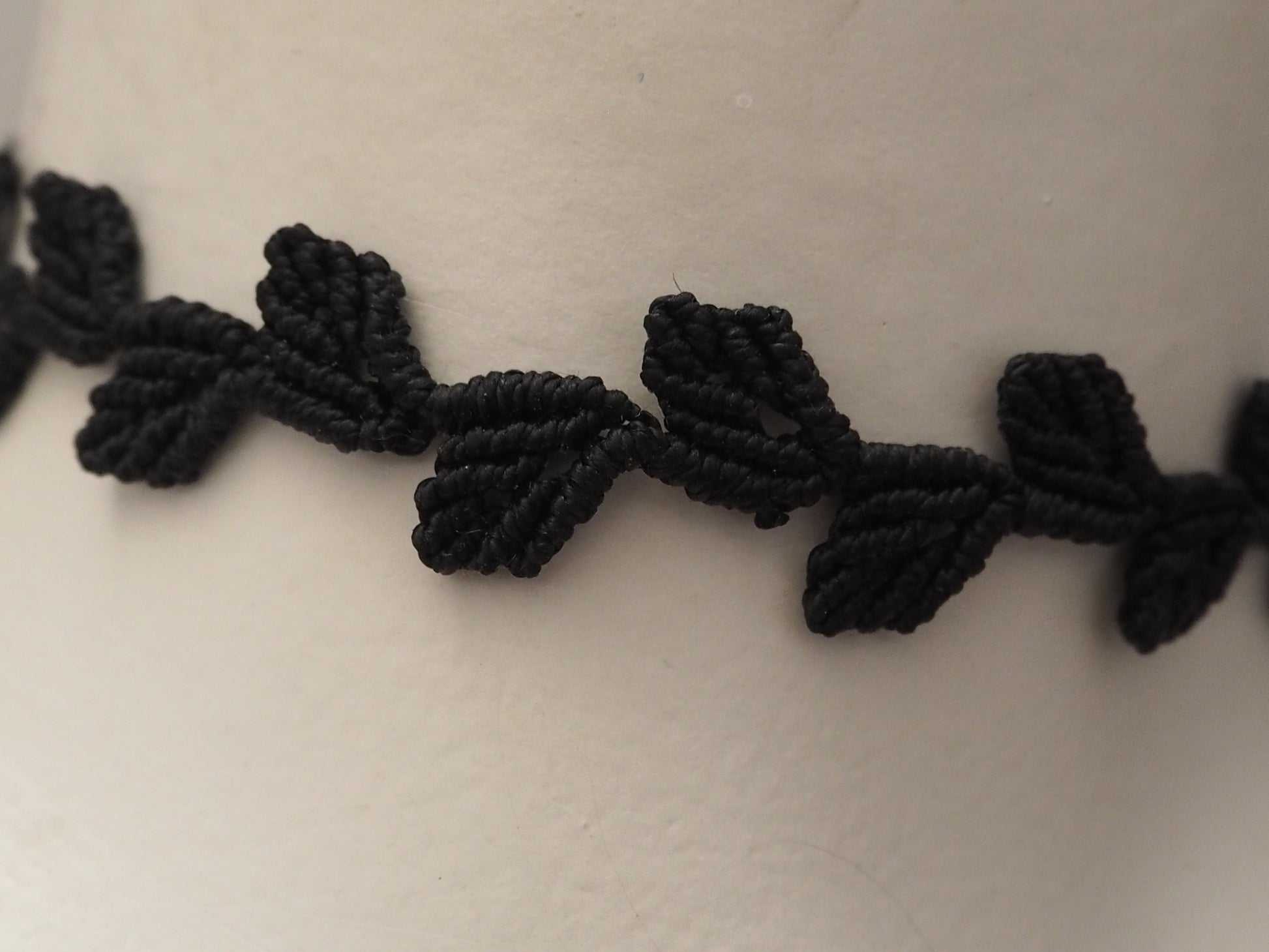 Choker "Hojas" hilo encerado color negro - My Cuqui Shop #