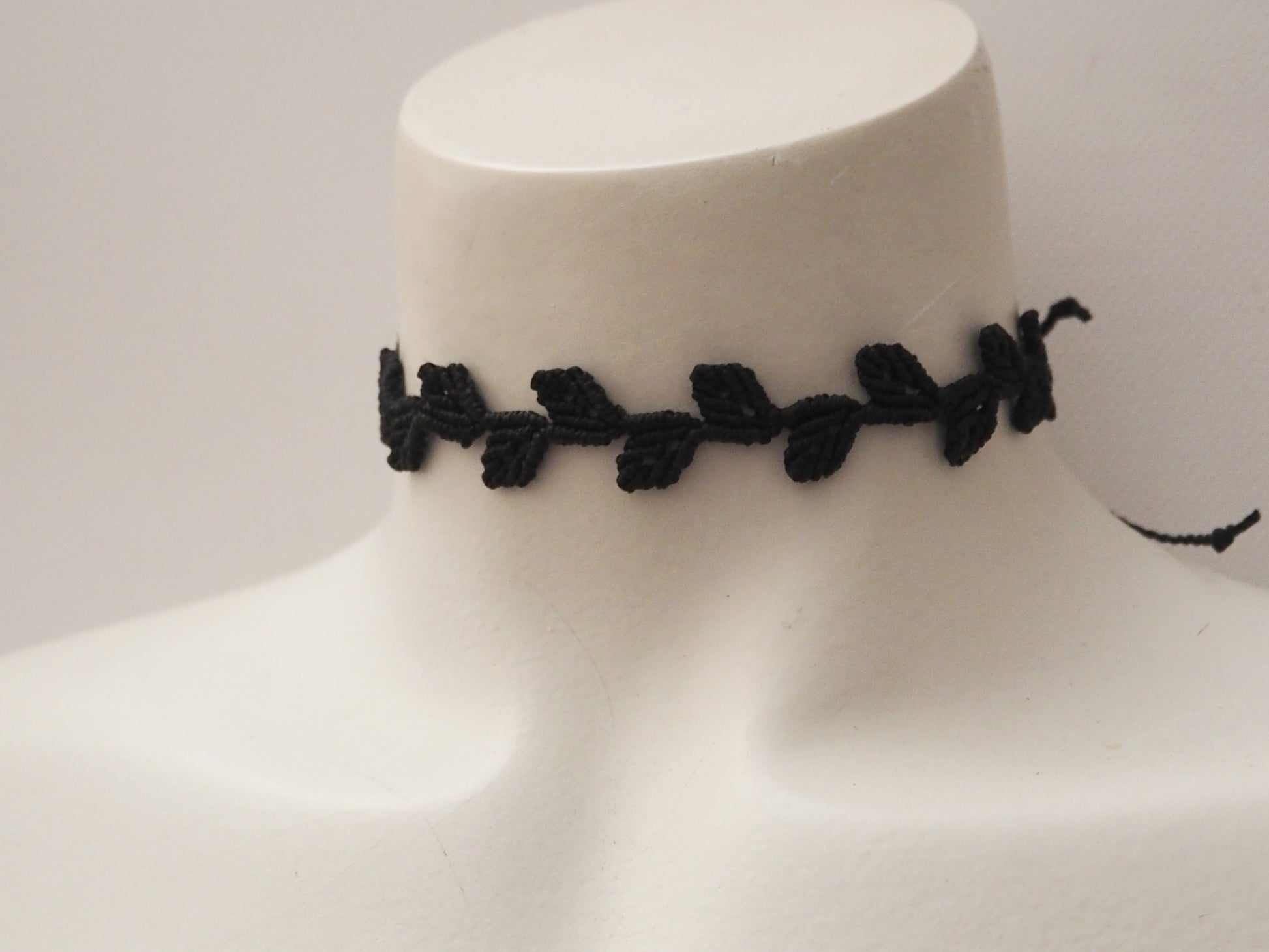 Choker "Hojas" hilo encerado color negro - My Cuqui Shop #