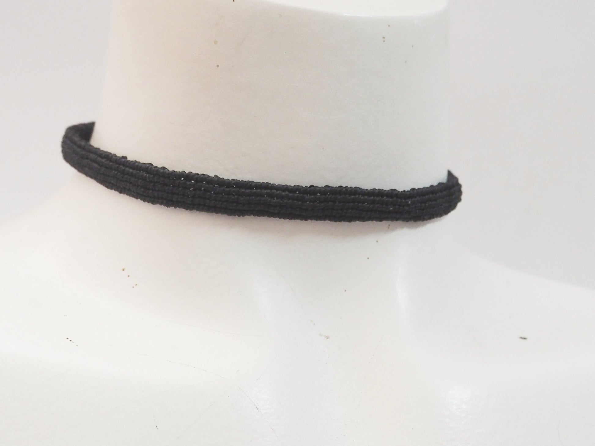 Choker negro Minimalista: Elegancia en Negro Absoluto - My Cuqui Shop