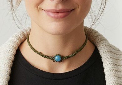 Choker "Serenidad Natural": Ágata Azul y Macramé Verde Oliva - My Cuqui Shop #