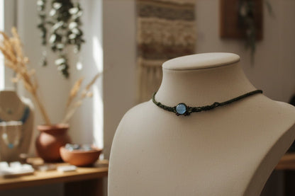 Choker "Serenidad Natural": Ágata Azul y Macramé Verde Oliva - My Cuqui Shop #