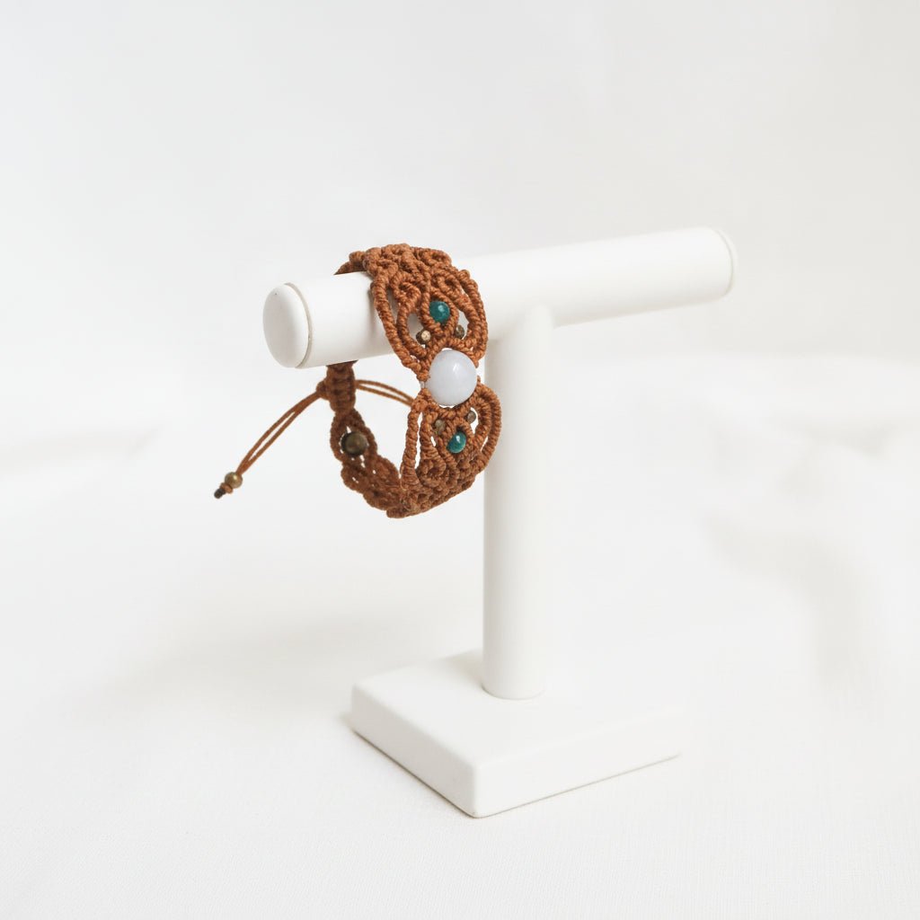 Colección Aura Natural: Pulseras de Macramé con Energía de Amatista - My Cuqui Shop #