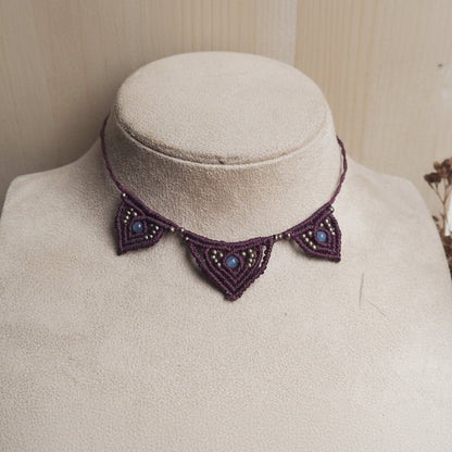 Collar Artesanal de Micromacramé  Color Vino/Burdeos con Ágatas Celestes - My Cuqui Shop #
