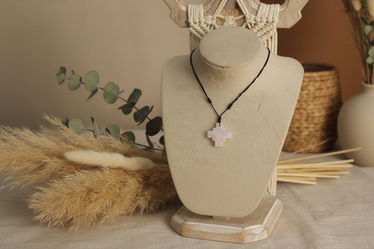 Collar Cruz Cuarzo Rosa Minimalista - My Cuqui Shop #