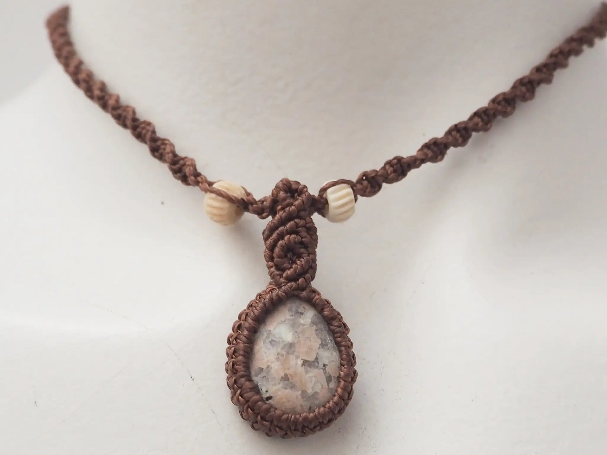 Collar de Macramé "Bosque Encantado": Elegancia Natural y Energía Protectora - My Cuqui Shop