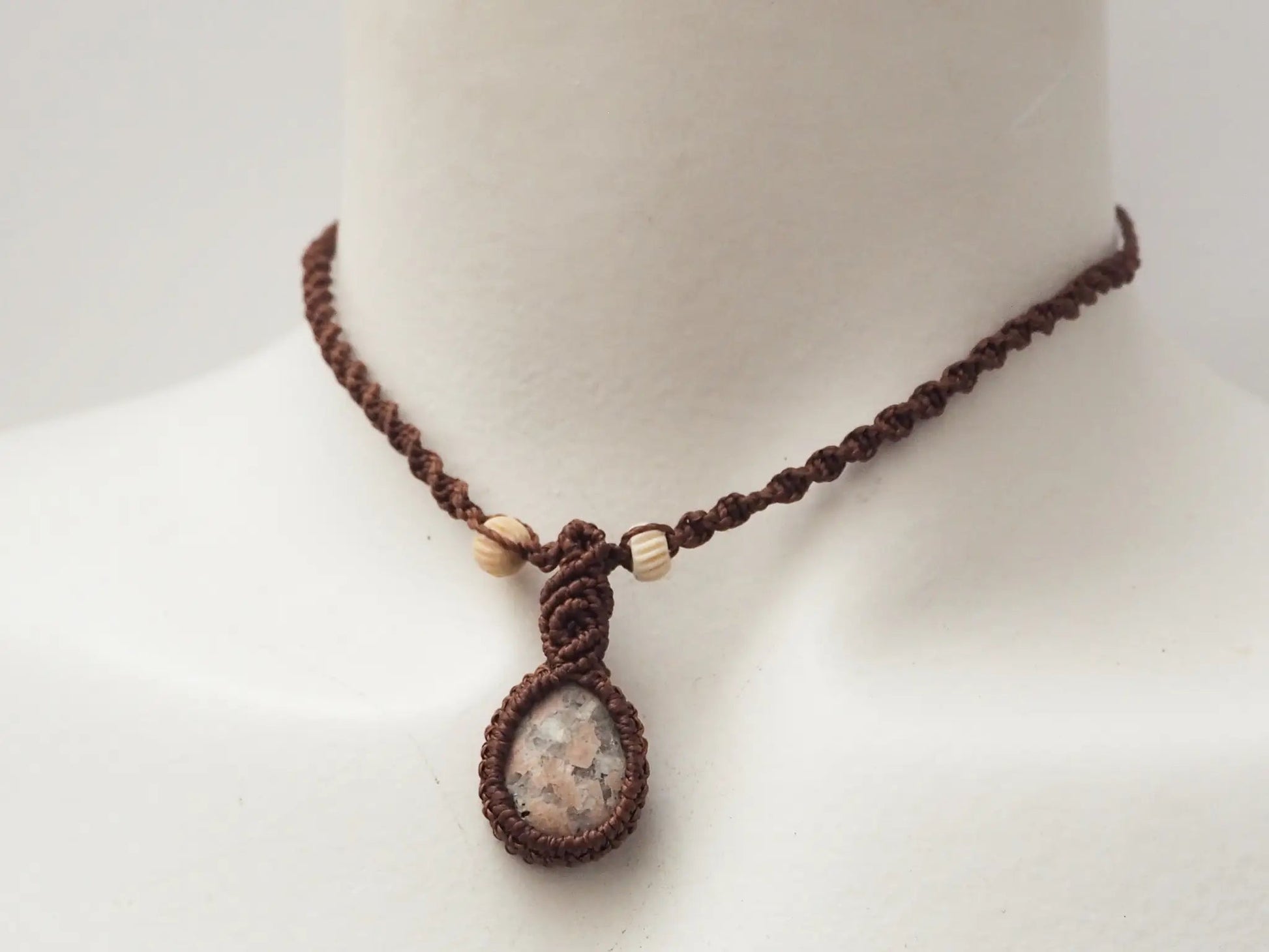 Collar de Macramé "Bosque Encantado": Elegancia Natural y Energía Protectora - My Cuqui Shop