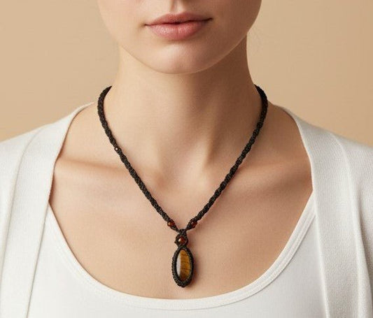 Collar en macramé "Fuera Interiori" Ojo de Tigre - My Cuqui Shop