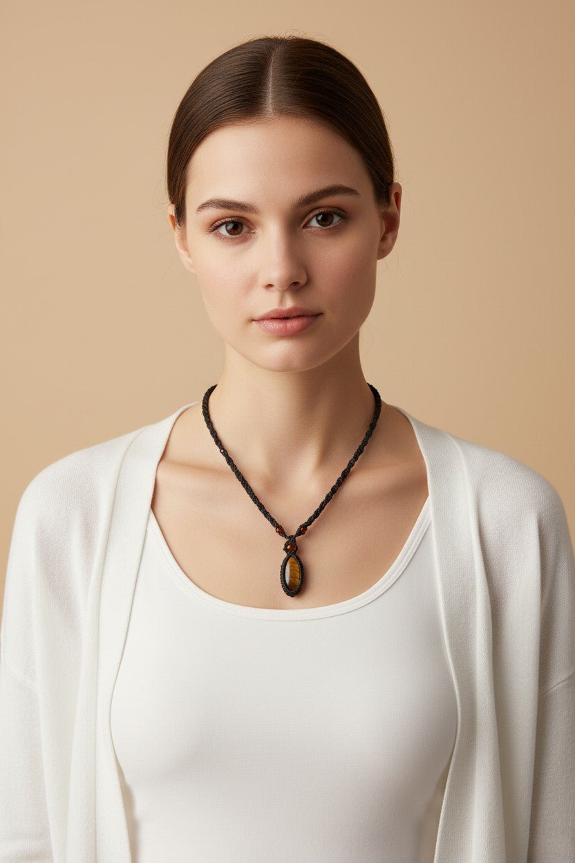 Collar en macramé "Fuera Interiori" Ojo de Tigre - My Cuqui Shop