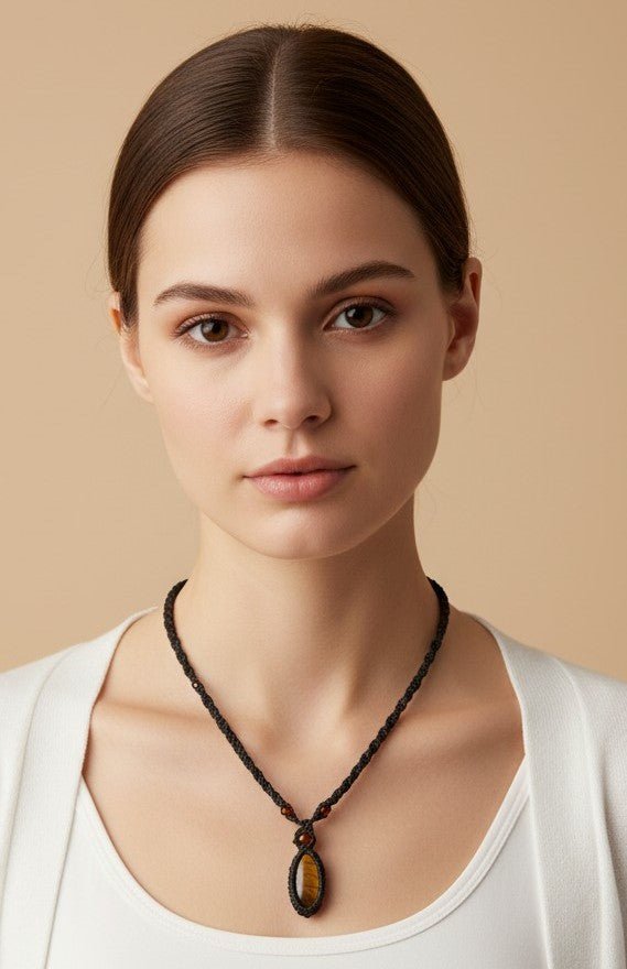 Collar en macramé "Fuera Interiori" Ojo de Tigre - My Cuqui Shop