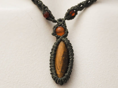 Collar en macramé "Fuera Interiori" Ojo de Tigre - My Cuqui Shop