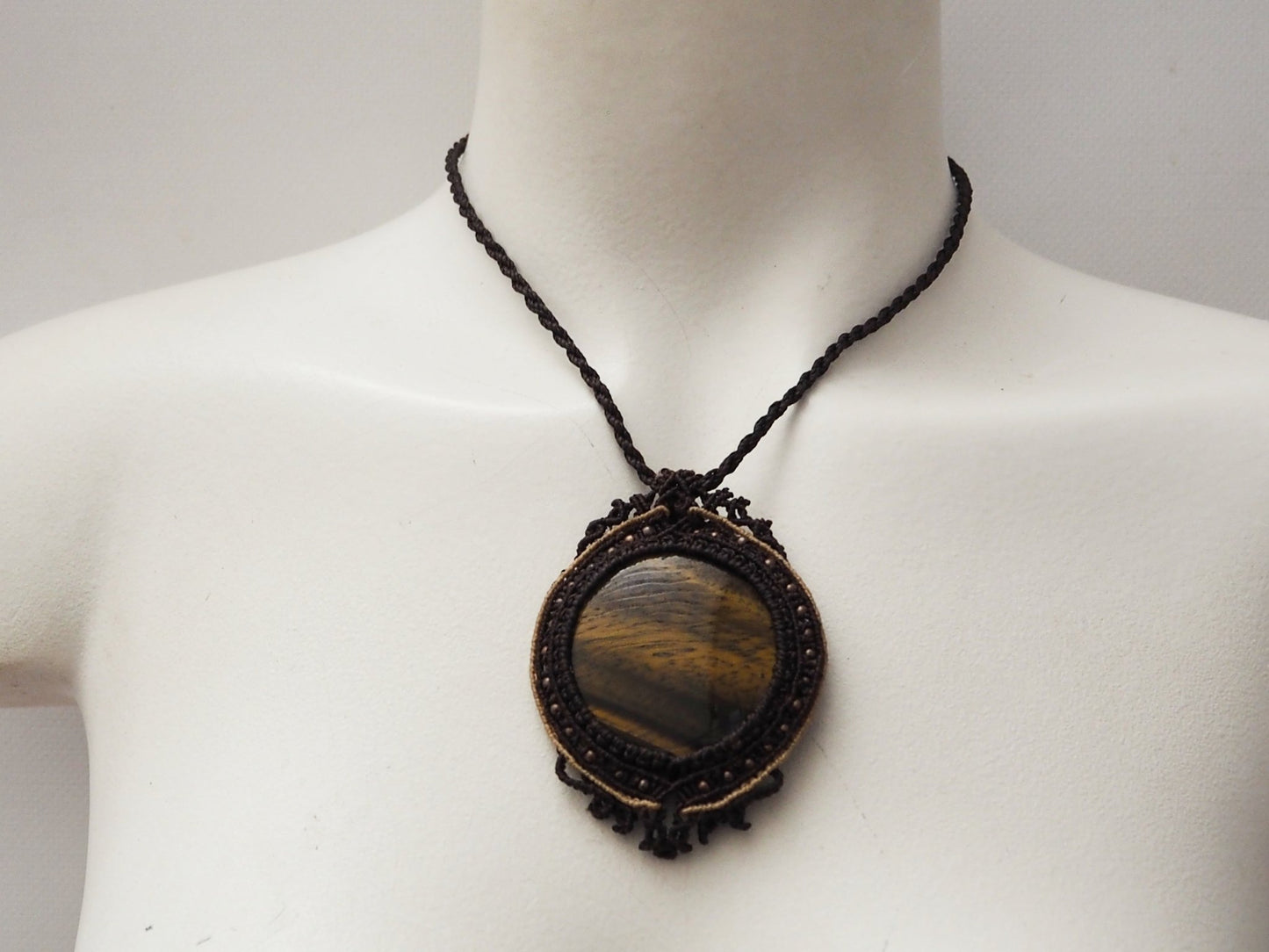 Collar en macramé  "Ojo de Tigre" - My Cuqui Shop #