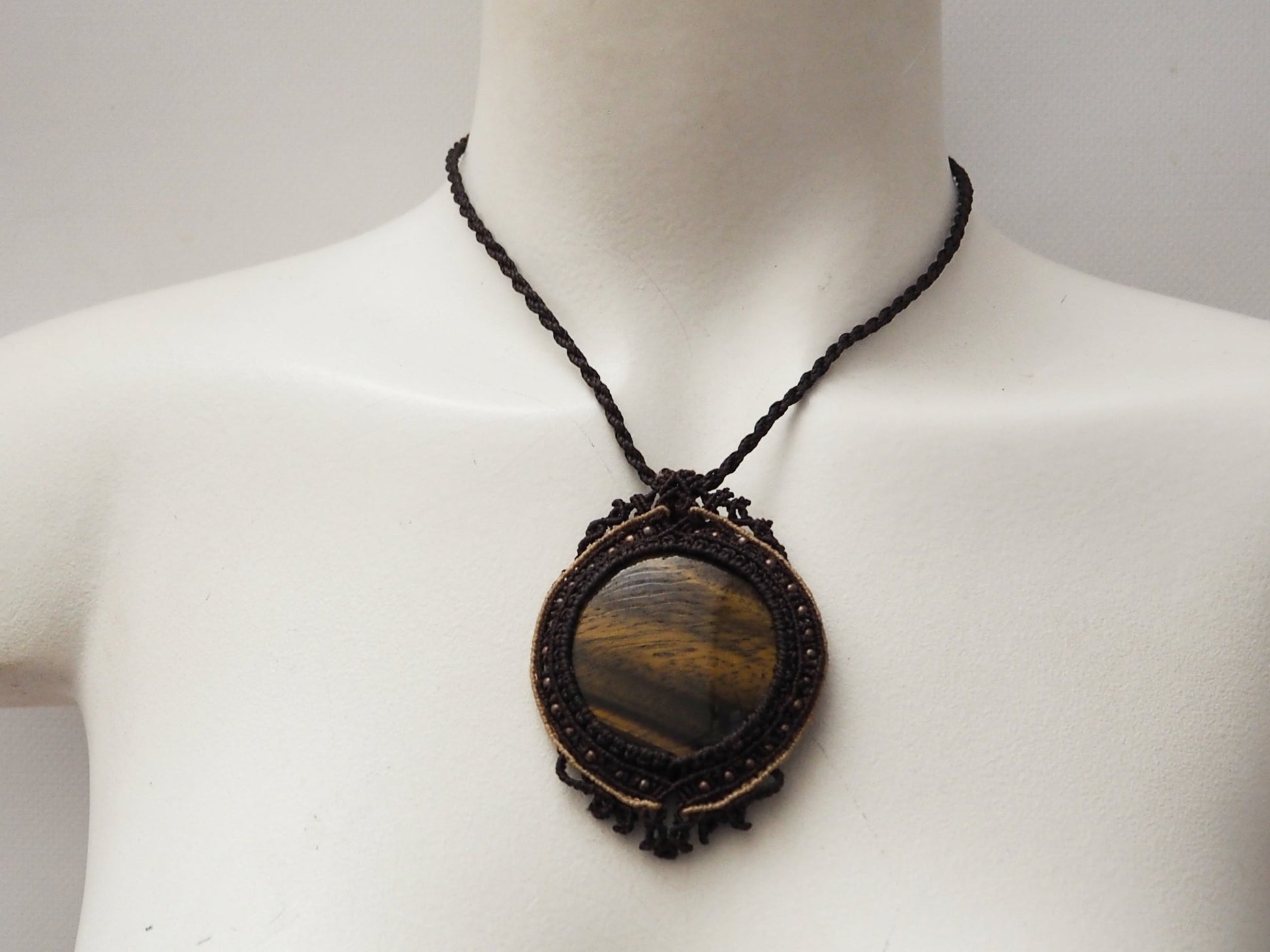 Collar en macramé  "Ojo de Tigre" - My Cuqui Shop #