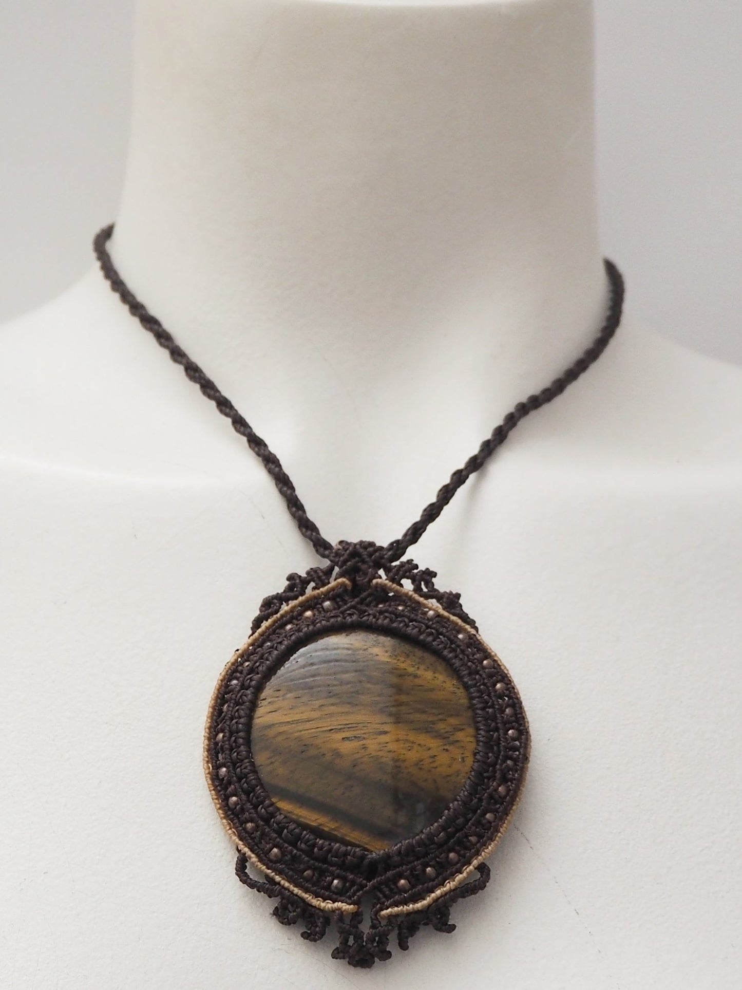 Collar en macramé "Ojo de Tigre" - My Cuqui Shop #