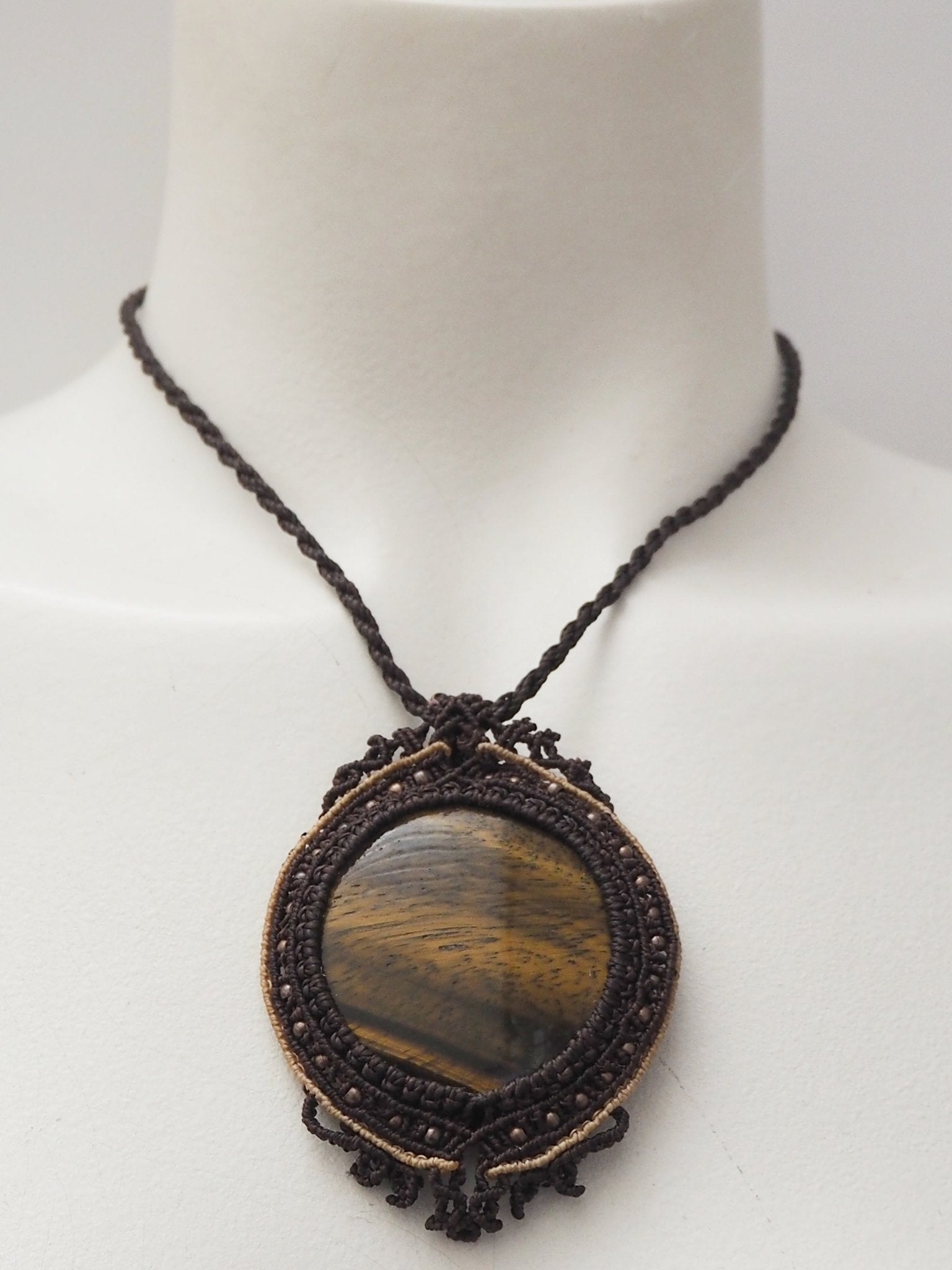 Collar en macramé "Ojo de Tigre" - My Cuqui Shop #