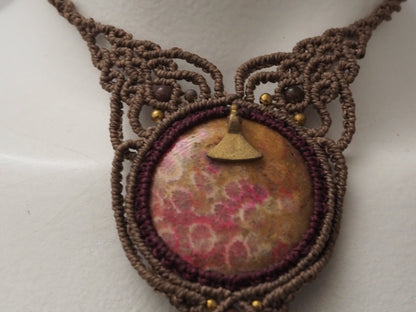 Collar "Evolución Ancestral" macramé y coral fósil - My Cuqui Shop