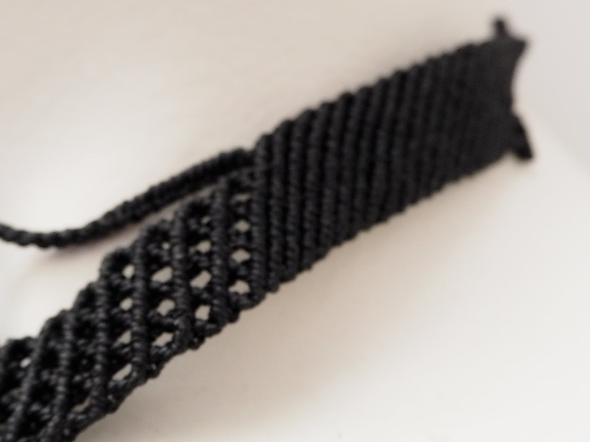 Collar Gargantilla "Geoda Amatista" en Macramé Negro Artesanal - My Cuqui Shop