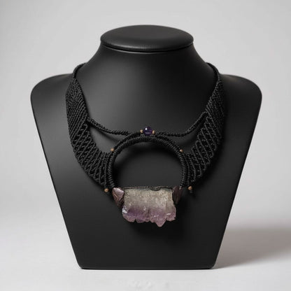 Collar Gargantilla "Geoda Amatista" en Macramé Negro Artesanal - My Cuqui Shop