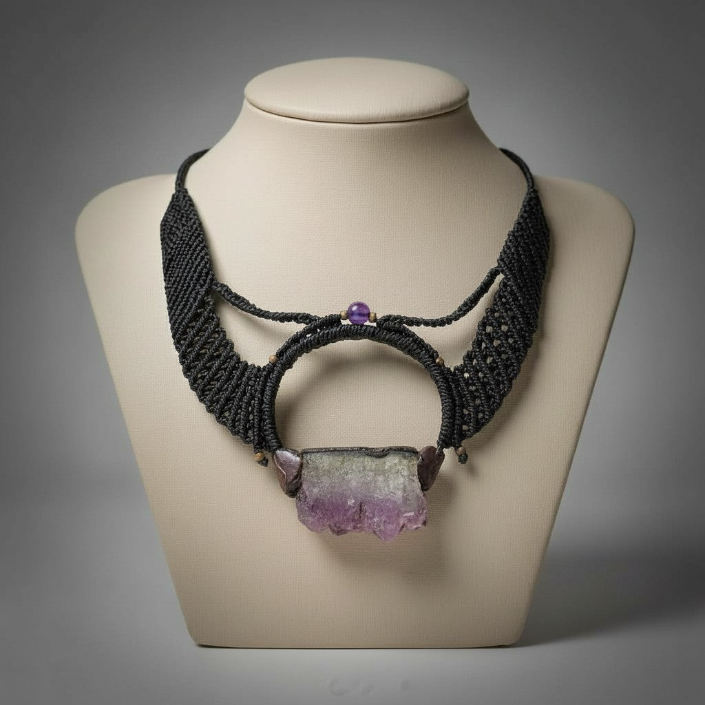 Collar Gargantilla "Geoda Amatista" en Macramé Negro Artesanal - My Cuqui Shop