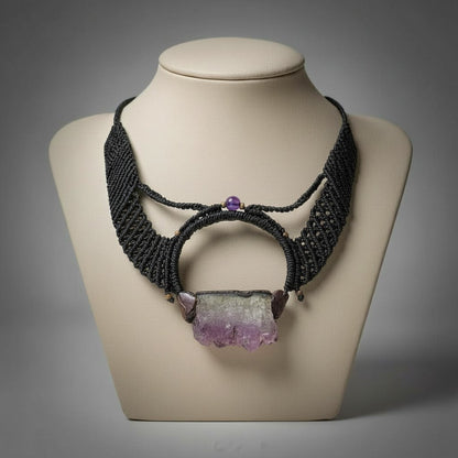 Collar Gargantilla "Geoda Amatista" en Macramé Negro Artesanal - My Cuqui Shop