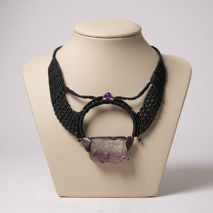 Collar Gargantilla "Geoda Amatista" en Macramé Negro Artesanal - My Cuqui Shop