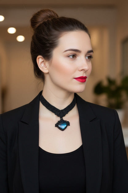 Collar Gargantilla "Labradorita Élfica" en Macramé Negro Artesanal - My Cuqui Shop