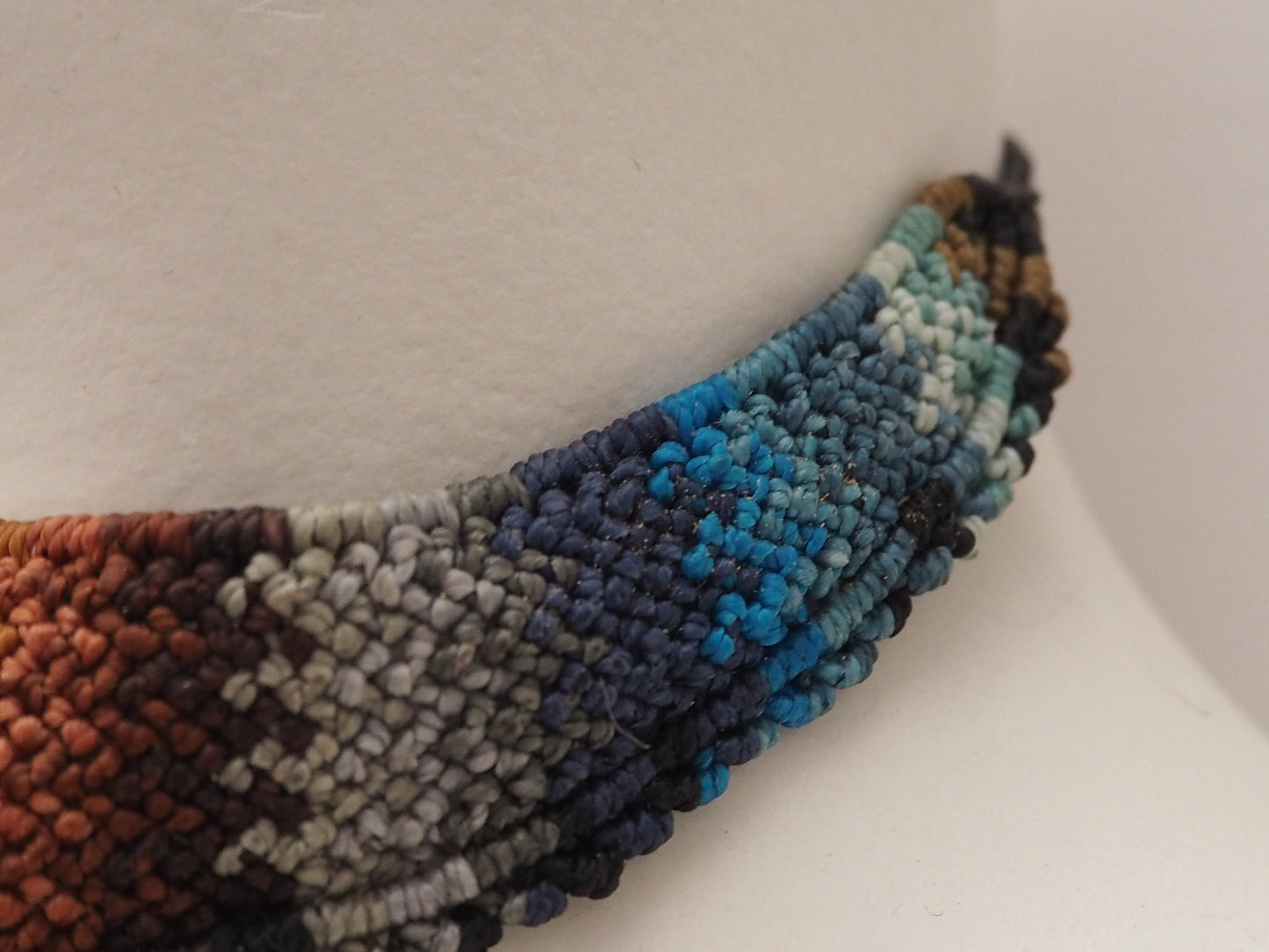 Collar Gargantilla "Ojo de Tigre Místico" en Macramé Multicolor - My Cuqui Shop #