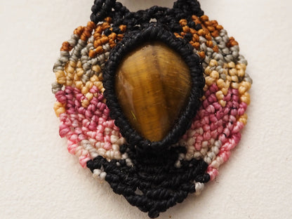 Collar Gargantilla "Ojo de Tigre Místico" en Macramé Multicolor - My Cuqui Shop #