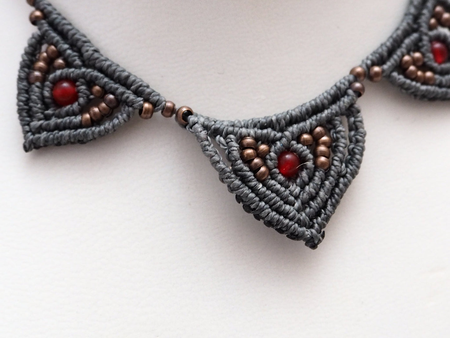 Collar "Guerrera Interior": Ágata Roja para la Fuerza, Vitalidad y Protección - My Cuqui Shop