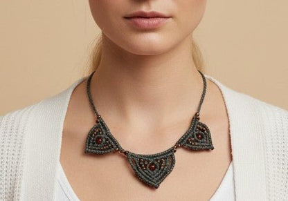 Collar "Guerrera Interior": Ágata Roja para la Fuerza, Vitalidad y Protección - My Cuqui Shop