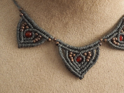 Collar "Guerrera Interior": Ágata Roja para la Fuerza, Vitalidad y Protección - My Cuqui Shop