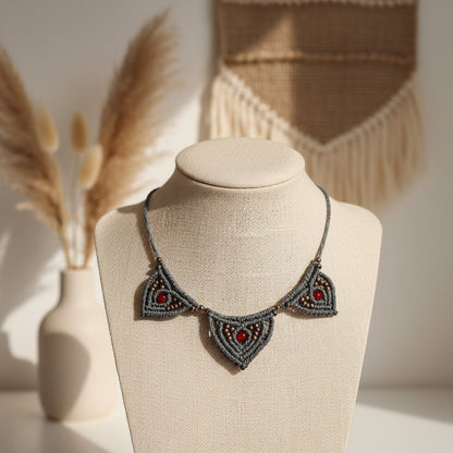 Collar "Guerrera Interior": Ágata Roja para la Fuerza, Vitalidad y Protección - My Cuqui Shop