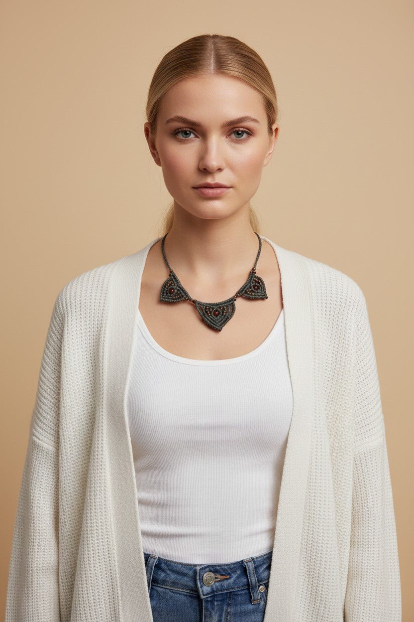 Collar "Guerrera Interior": Ágata Roja para la Fuerza, Vitalidad y Protección - My Cuqui Shop