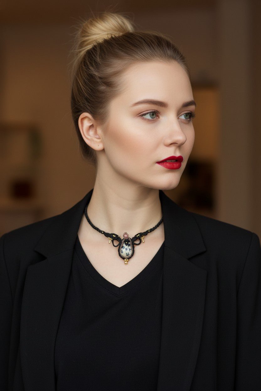 Collar "Manchas de Felicidad": Jaspe Dálmata & Macramé Bohemio - My Cuqui Shop #