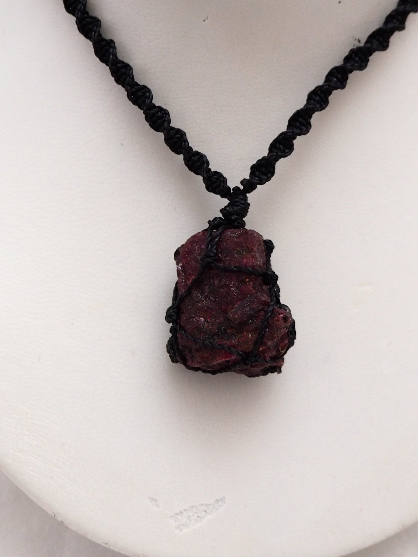 Collar Piedra Rubí en Bruto - Pieza única - My Cuqui Shop