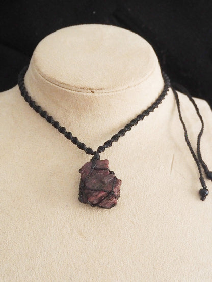 Collar Piedra Rubí en Bruto - Pieza única - My Cuqui Shop