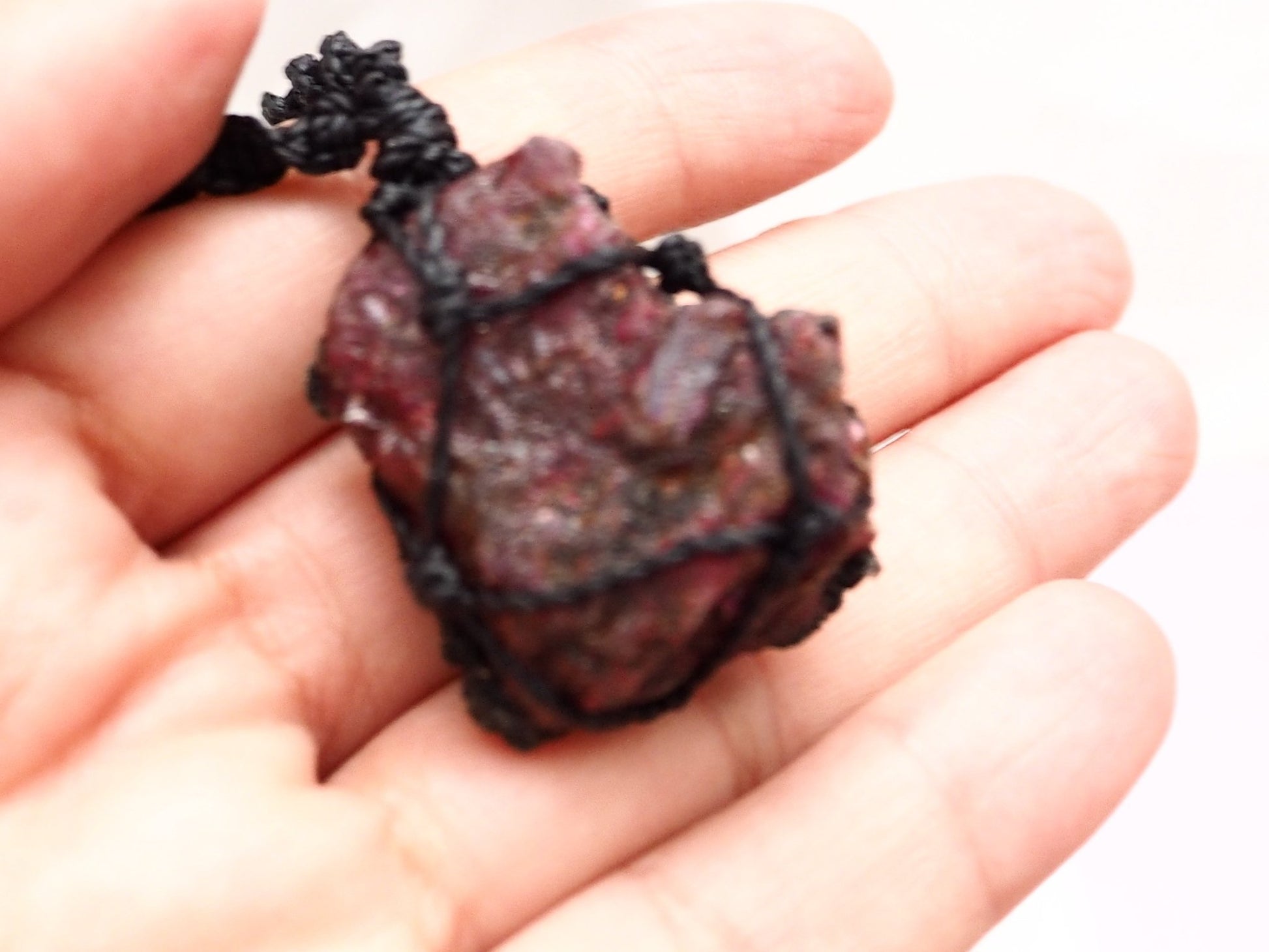 Collar Piedra Rubí en Bruto - Pieza única - My Cuqui Shop