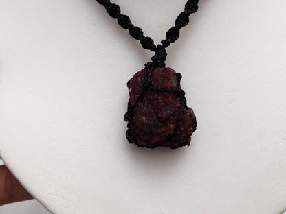 Collar Piedra Rubí en Bruto - Pieza única - My Cuqui Shop