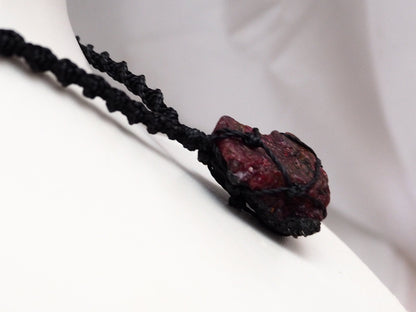 Collar Piedra Rubí en Bruto - Pieza única - My Cuqui Shop