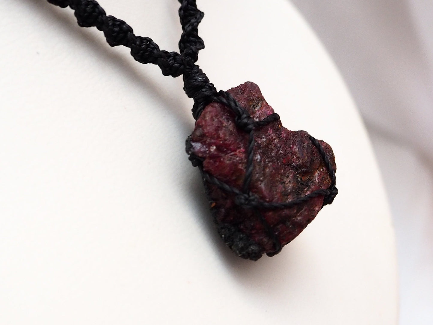 Collar Piedra Rubí en Bruto - Pieza única - My Cuqui Shop