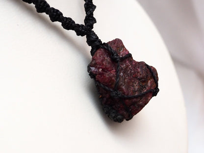 Collar Piedra Rubí en Bruto - Pieza única - My Cuqui Shop