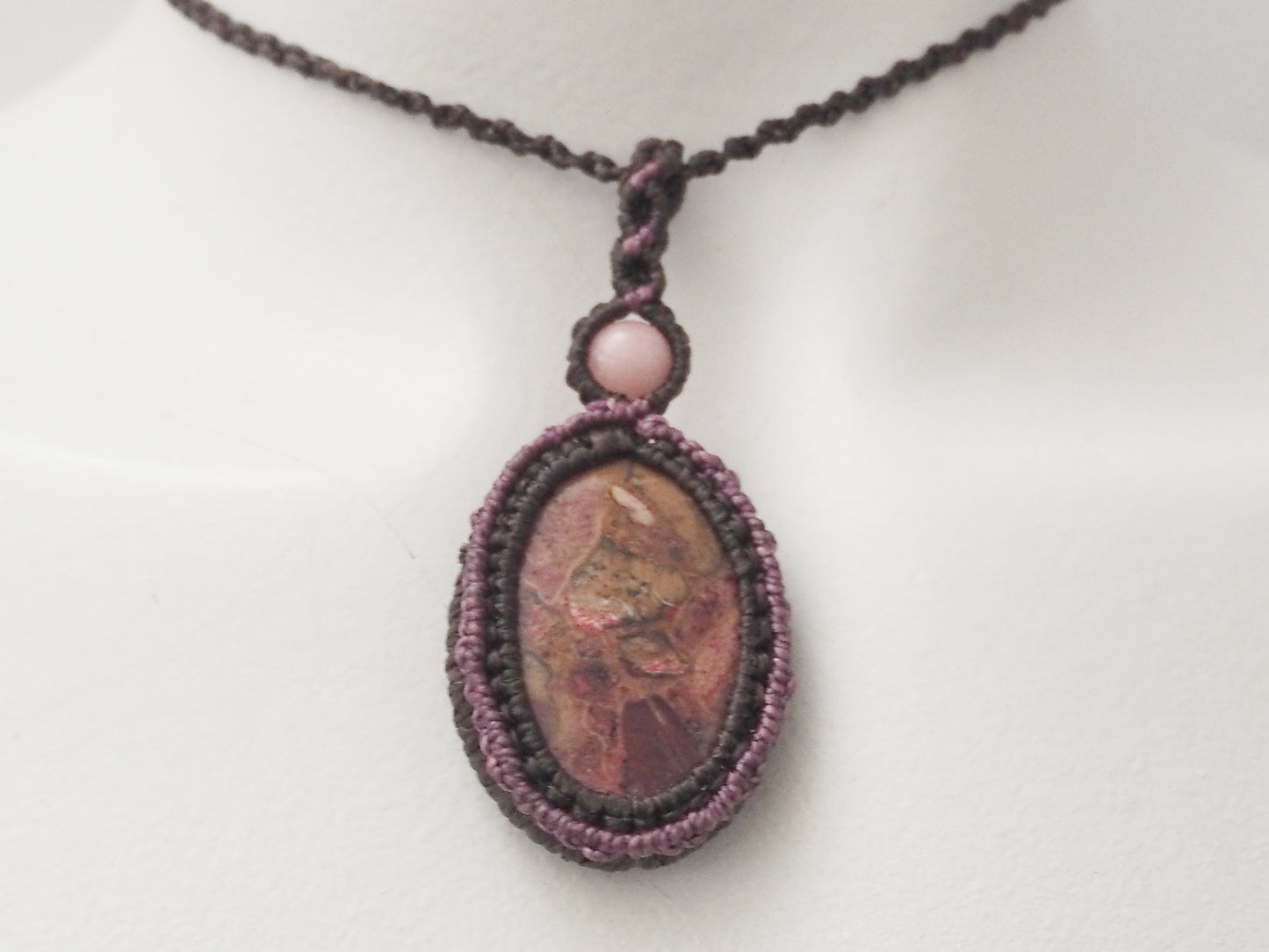 Collar Rústico "Metamorfosis Natural": Micro-Macramé & Jaspe Mariposa - My Cuqui Shop #