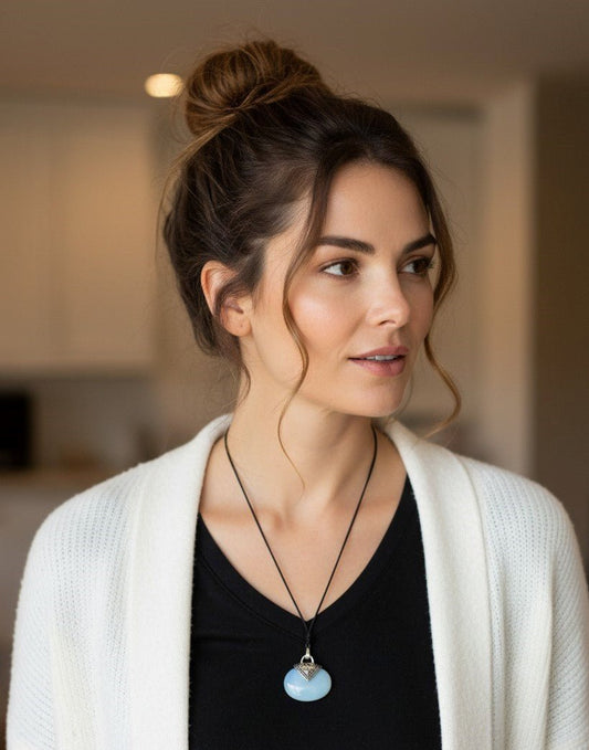 Collar "Serenidad Lunar": Colgante Ovalado de Opalina, Pieza Única Artesanal - My Cuqui Shop