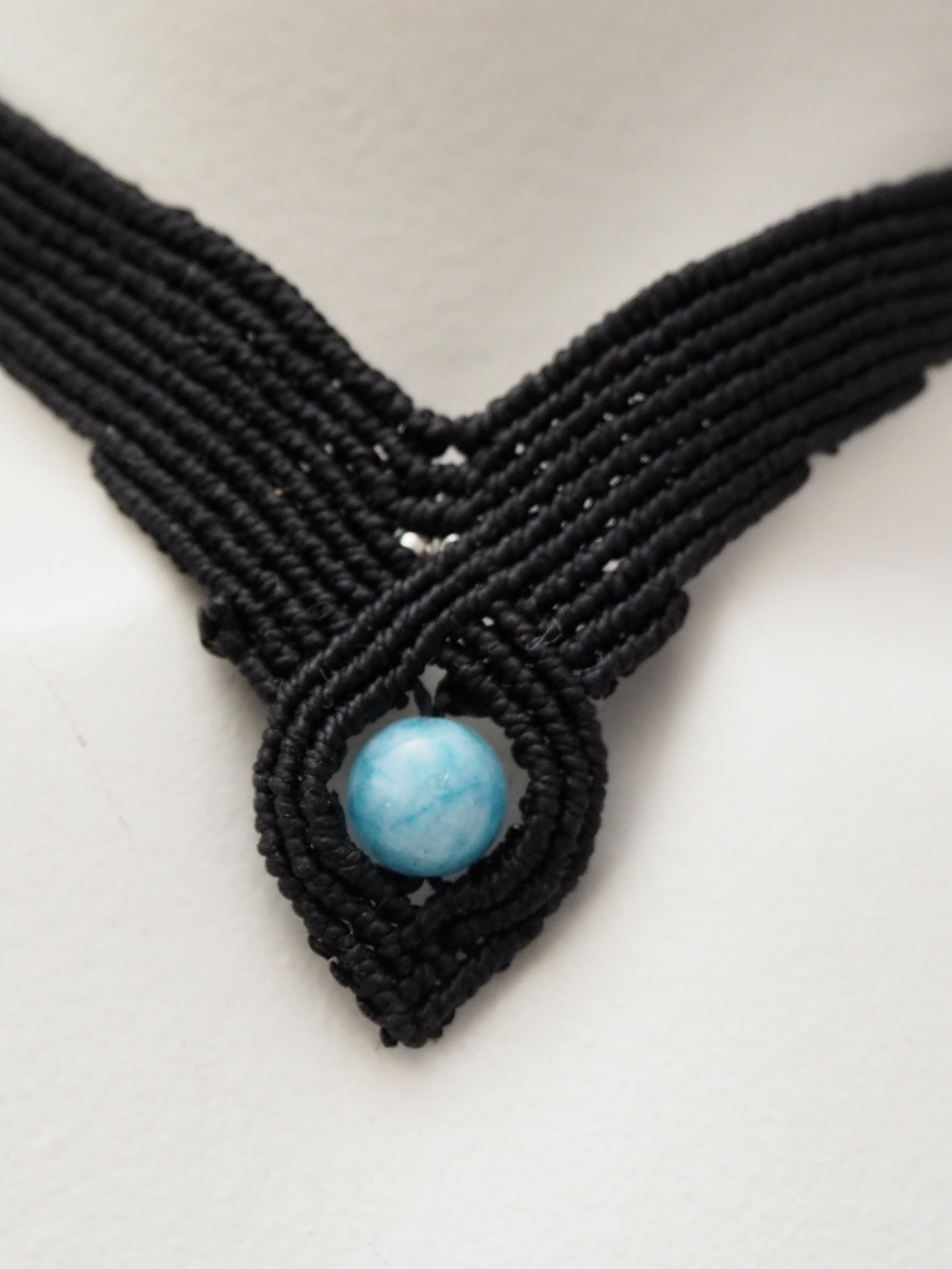 Collar "Serenidad Marina": Gargantilla de Macramé con Aguamarina Genuina (8 mm) - My Cuqui Shop #